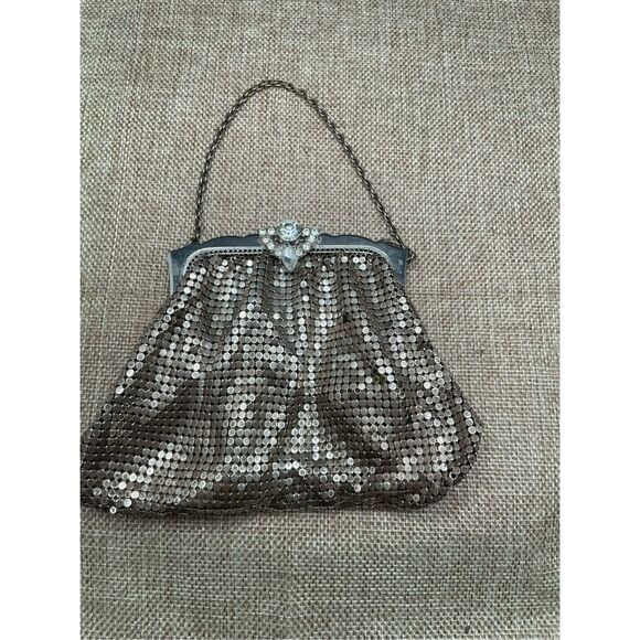 Vintage WHITING & DAVIS Silver Mesh Kiss lock Evening Bag Purse Made In USA 2945 - Picture 3 of 12